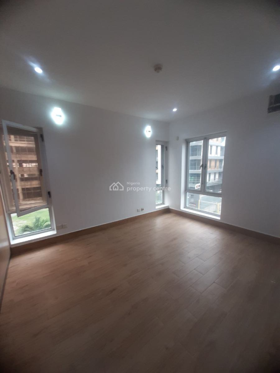 Serviced 2 Bedroom En-suite Flat with Fitted Kitchen, Cooker, Heat Ext, Lekki Phase 1, Lekki, Lagos, Flat / Apartment for Rent