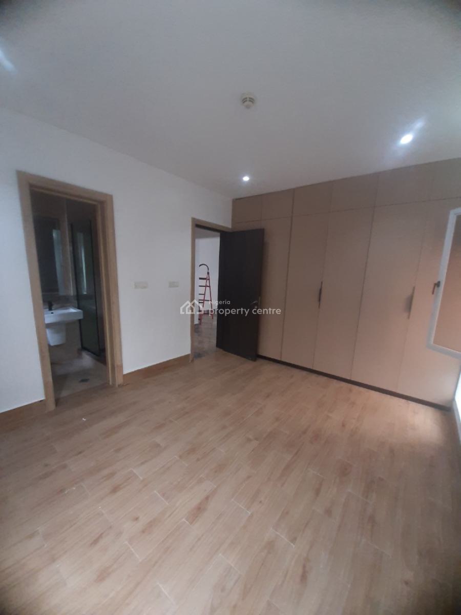 Serviced 2 Bedroom En-suite Flat with Fitted Kitchen, Cooker, Heat Ext, Lekki Phase 1, Lekki, Lagos, Flat / Apartment for Rent
