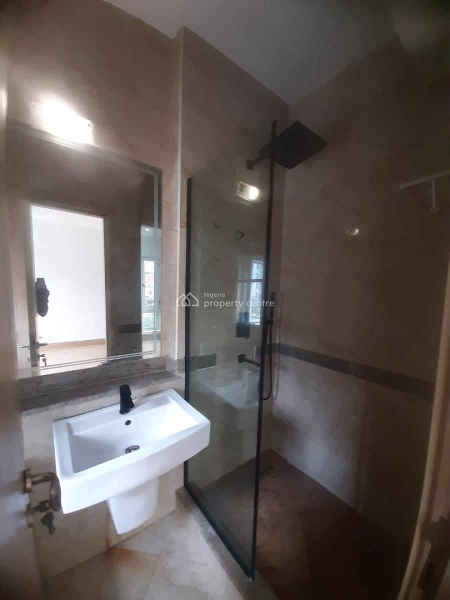 Serviced 2 Bedroom En-suite Flat with Fitted Kitchen, Cooker, Heat Ext, Lekki Phase 1, Lekki, Lagos, Flat / Apartment for Rent