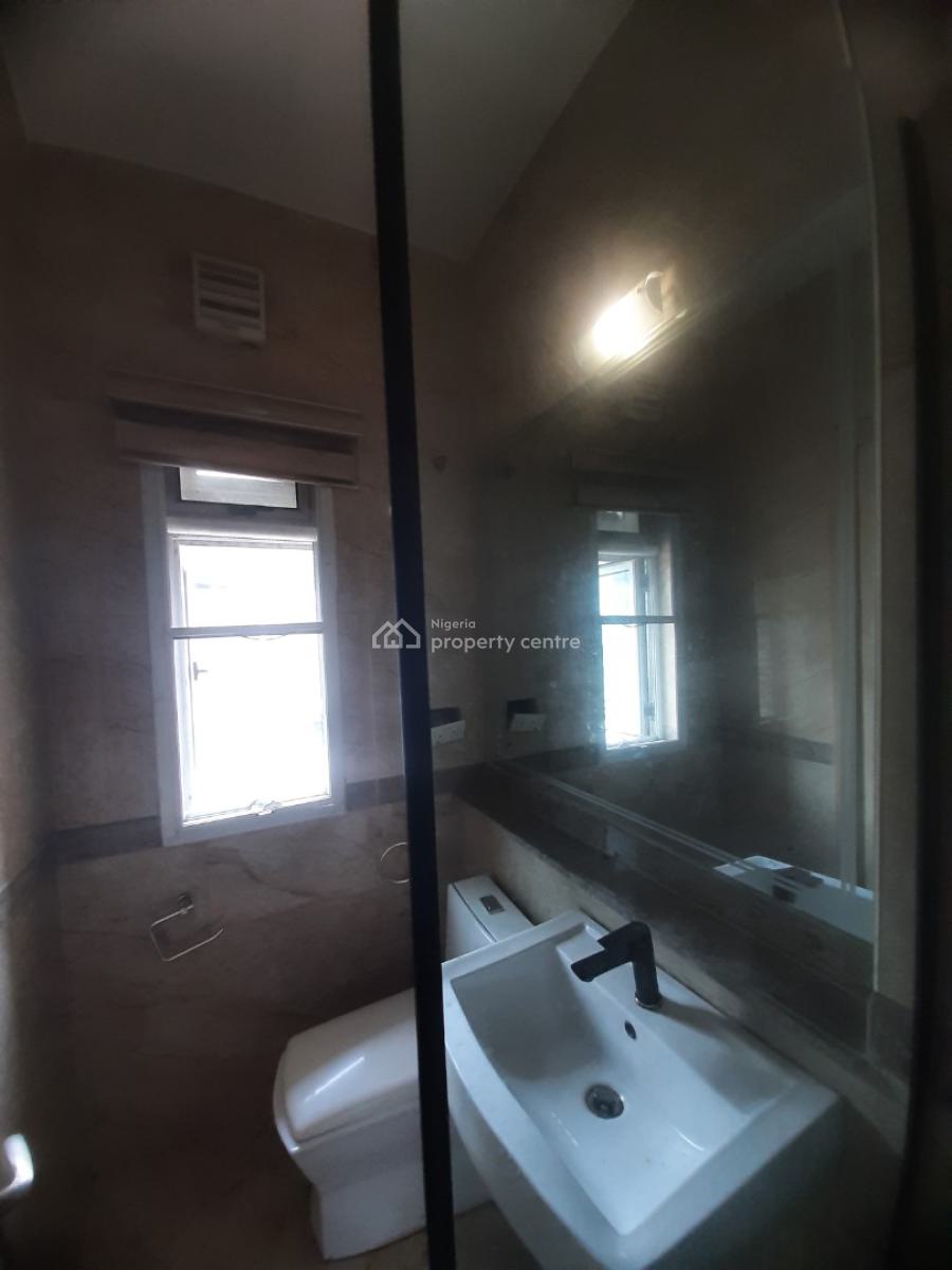 Serviced 2 Bedroom En-suite Flat with Fitted Kitchen, Cooker, Heat Ext, Lekki Phase 1, Lekki, Lagos, Flat / Apartment for Rent