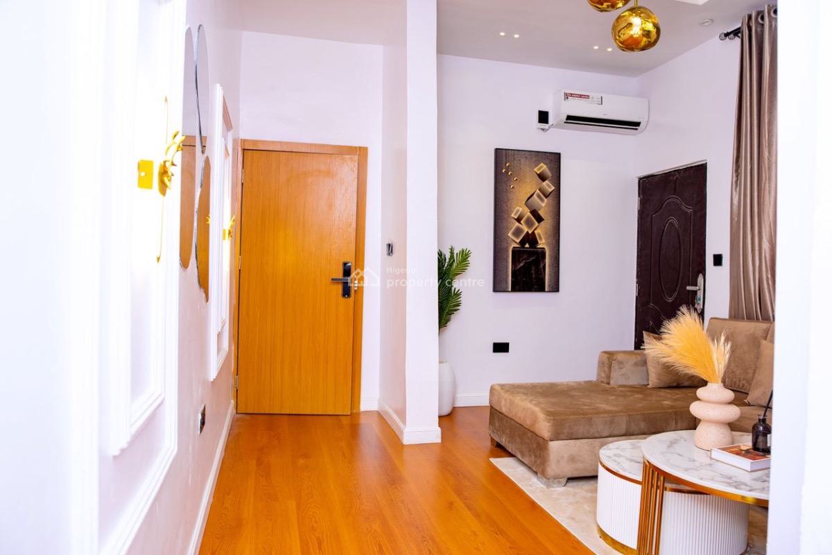 Luxe 1 Bedroom Apartment with Ps5, Onike, Yaba, Lagos, Flat / Apartment Short Let