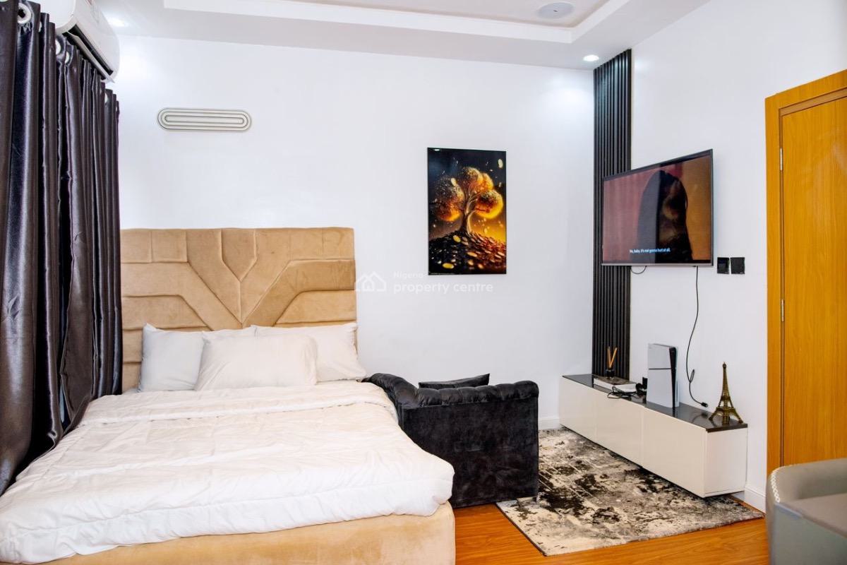 Luxe 1 Bedroom Apartment with Ps5, Onike, Yaba, Lagos, Flat / Apartment Short Let
