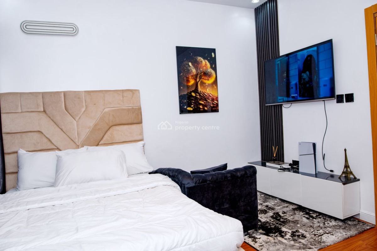 Luxe 1 Bedroom Apartment with Ps5, Onike, Yaba, Lagos, Flat / Apartment Short Let