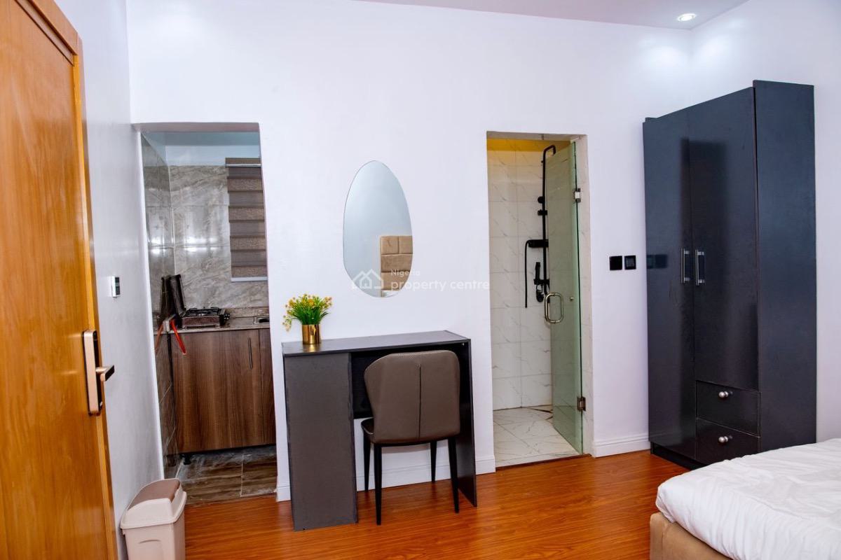 Luxe 1 Bedroom Apartment with Ps5, Onike, Yaba, Lagos, Flat / Apartment Short Let