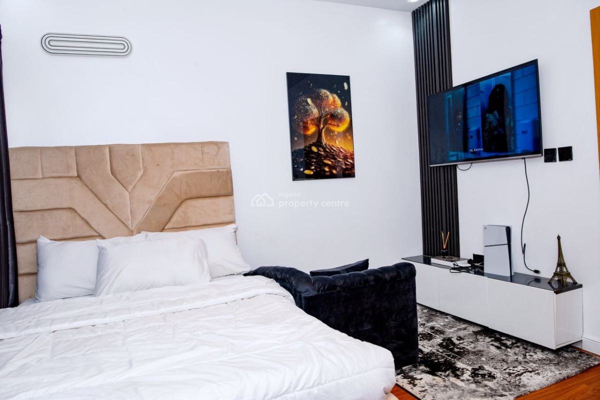 Luxe 1 Bedroom Apartment with Ps5, Onike, Yaba, Lagos, Flat / Apartment Short Let