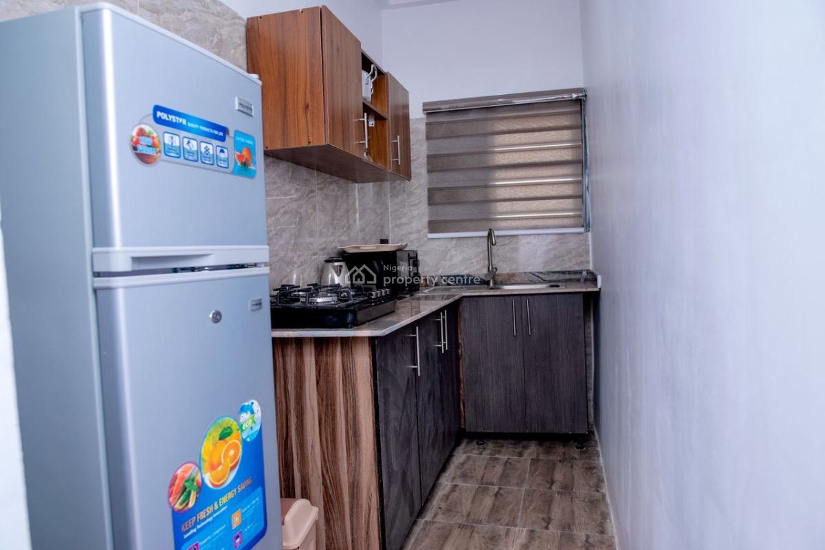 Luxe 1 Bedroom Apartment with Ps5, Onike, Yaba, Lagos, Flat / Apartment Short Let