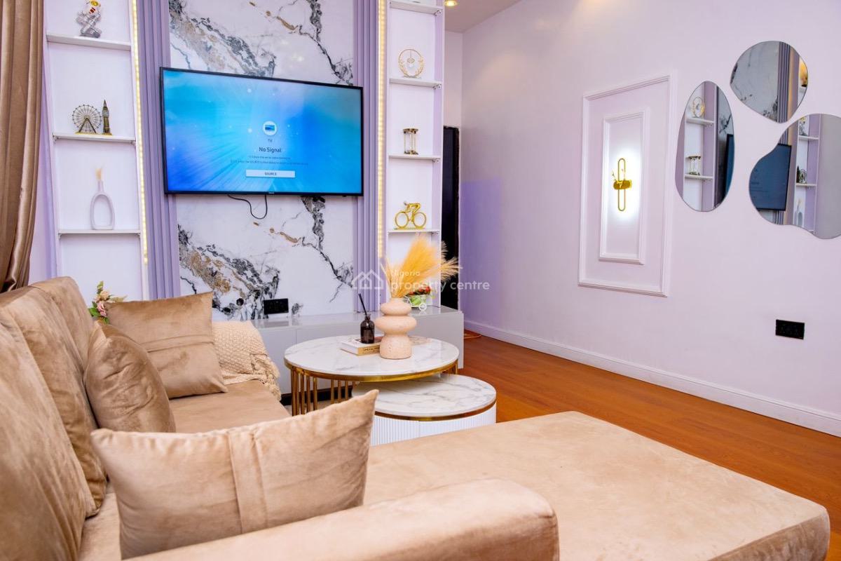 Luxe 1 Bedroom Apartment with Ps5, Onike, Yaba, Lagos, Flat / Apartment Short Let