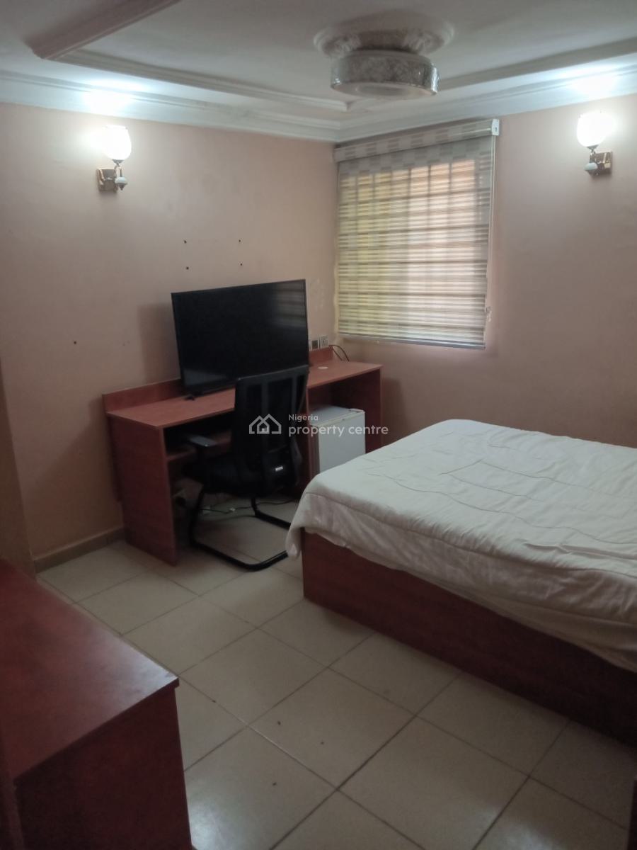 a Very Good Serviced & Furnished 2 Bedroom Flat, Off Ibb Way, Maitama District, Abuja, Flat / Apartment for Rent
