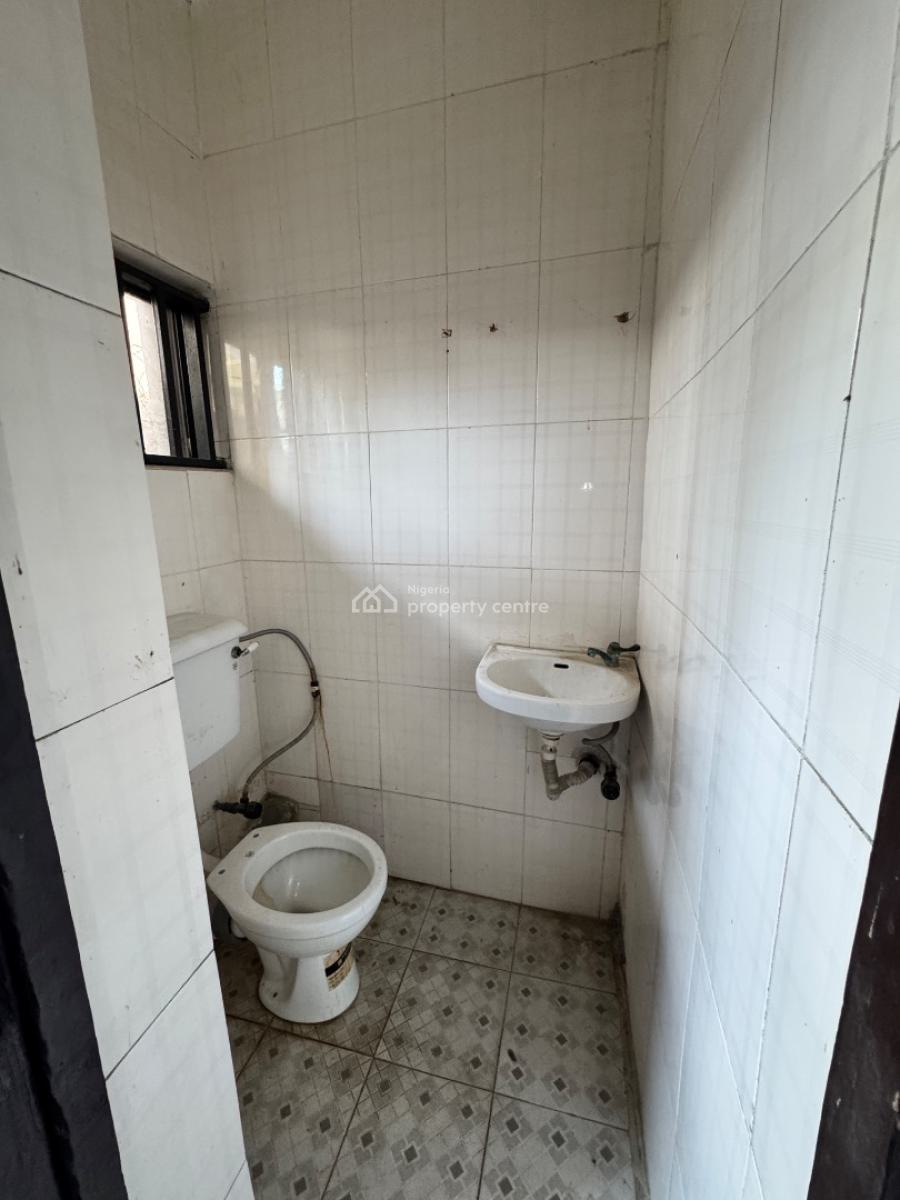 2 Room Commercial Space, Lekki Phase 1, Lekki, Lagos, Flat / Apartment for Rent