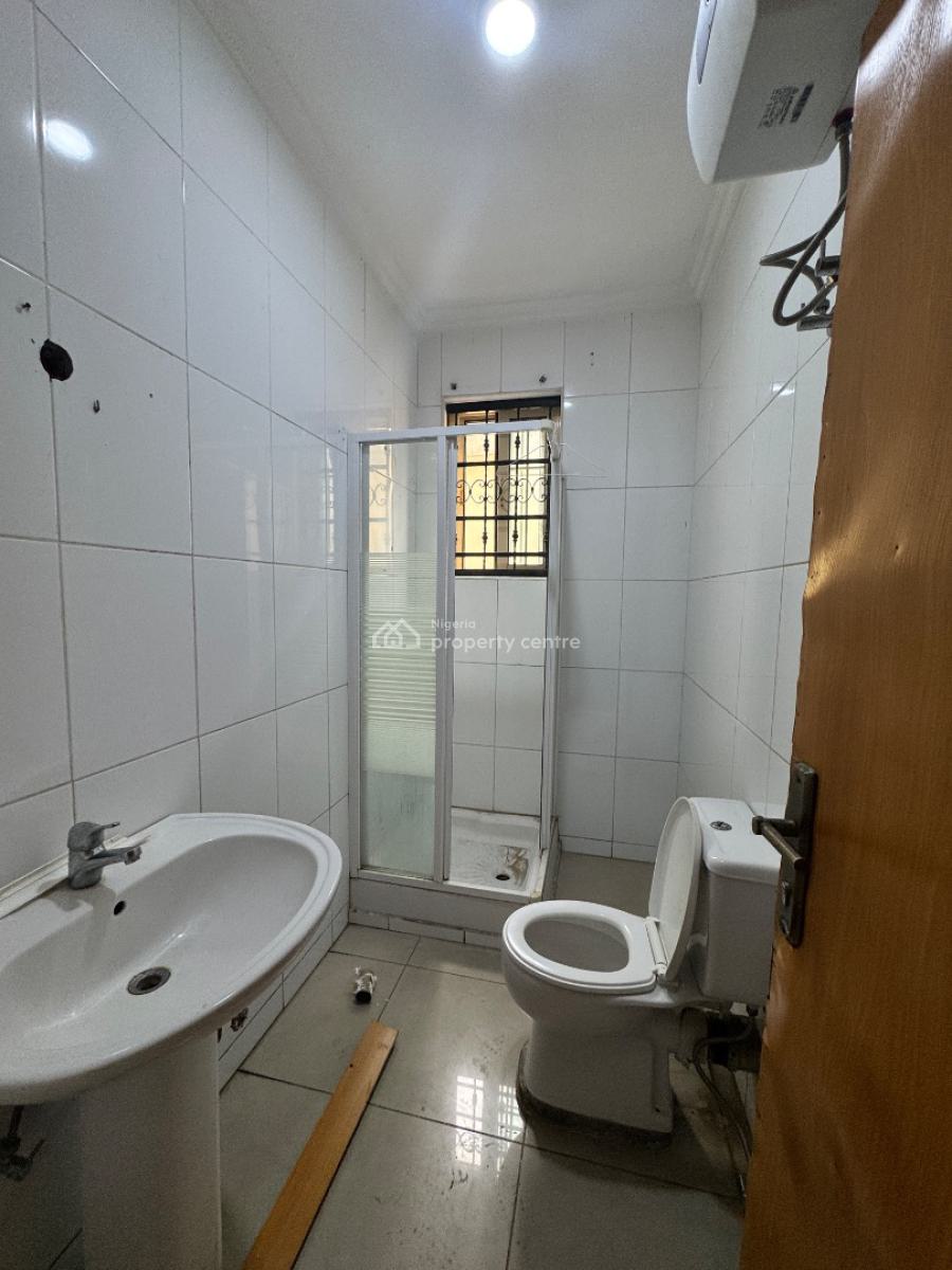 Beautiful & Spacious 2 Bed Apartment, Lekki Phase 1, Lekki, Lagos, Flat / Apartment for Rent