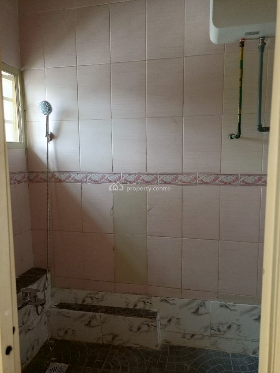 Serviced 3 Bedroom Upstairs Secured Estate, Idado, Lekki, Lagos, Flat / Apartment for Rent