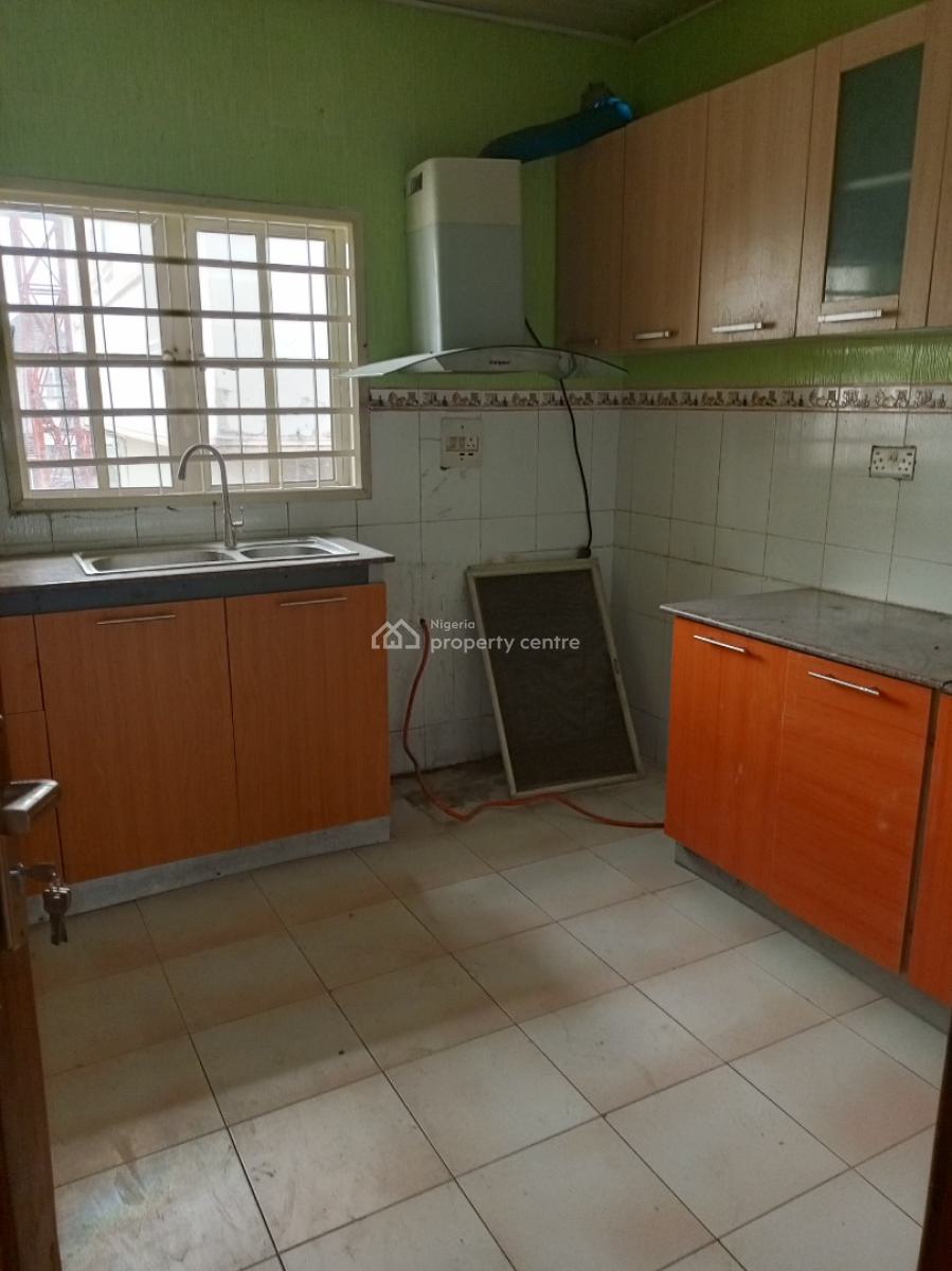 Serviced 3 Bedroom Upstairs Secured Estate, Idado, Lekki, Lagos, Flat / Apartment for Rent