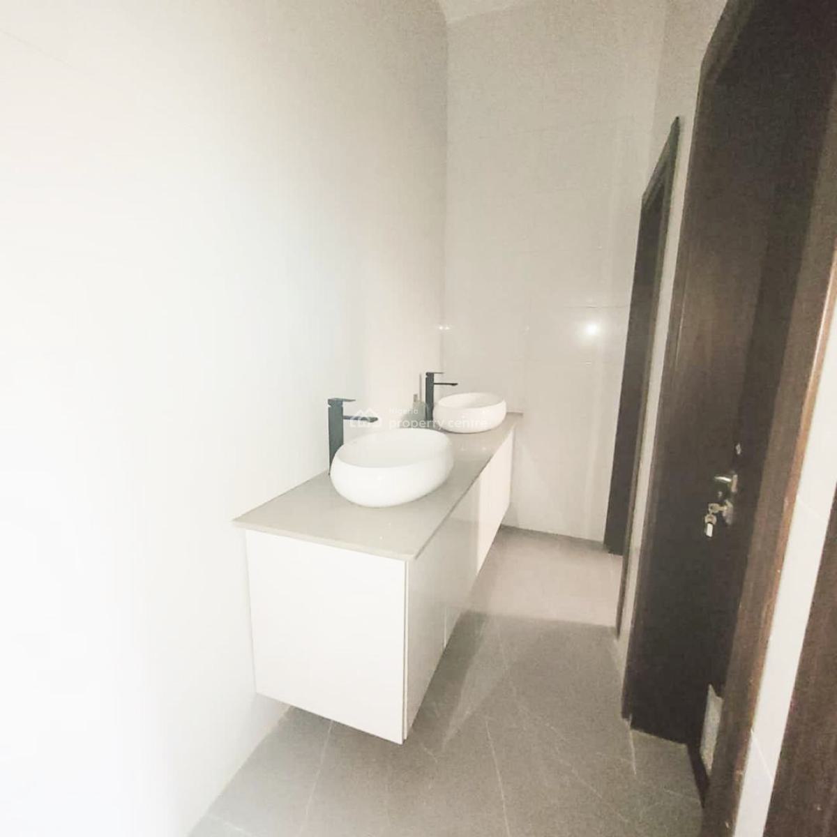 New Open Plan Office Space on 5th Floor; 169sqm, 338sqm, Admiralty Way, Lekki Phase 1, Lekki, Lagos, Office Space for Rent