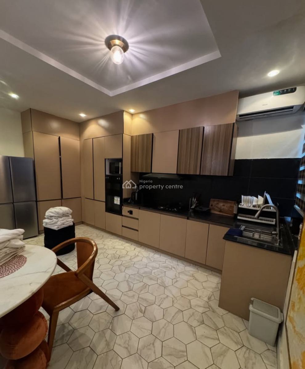 Spacious 3 Bedroom Apartment, Lekki Phase 1, Lekki, Lagos, Flat / Apartment for Rent