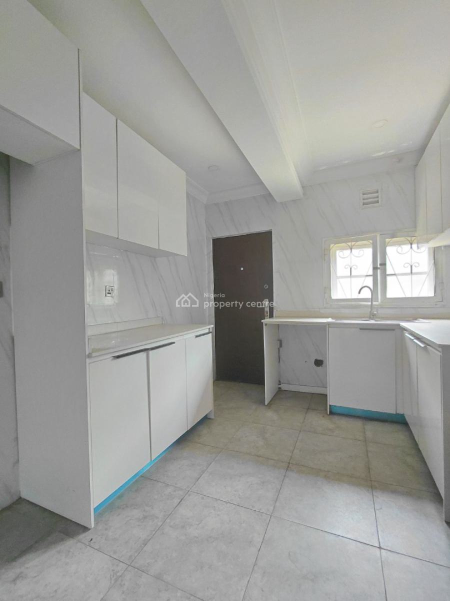 Spacious 3 Bedroom Apartment with a 1 Room Studio Bq, Lekki Phase 1, Lekki, Lagos, Flat / Apartment for Rent