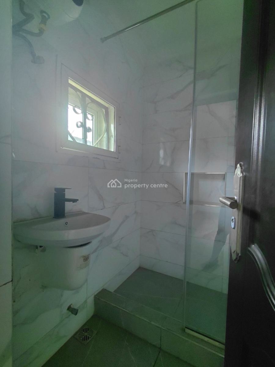 Spacious 3 Bedroom Apartment with a 1 Room Studio Bq, Lekki Phase 1, Lekki, Lagos, Flat / Apartment for Rent