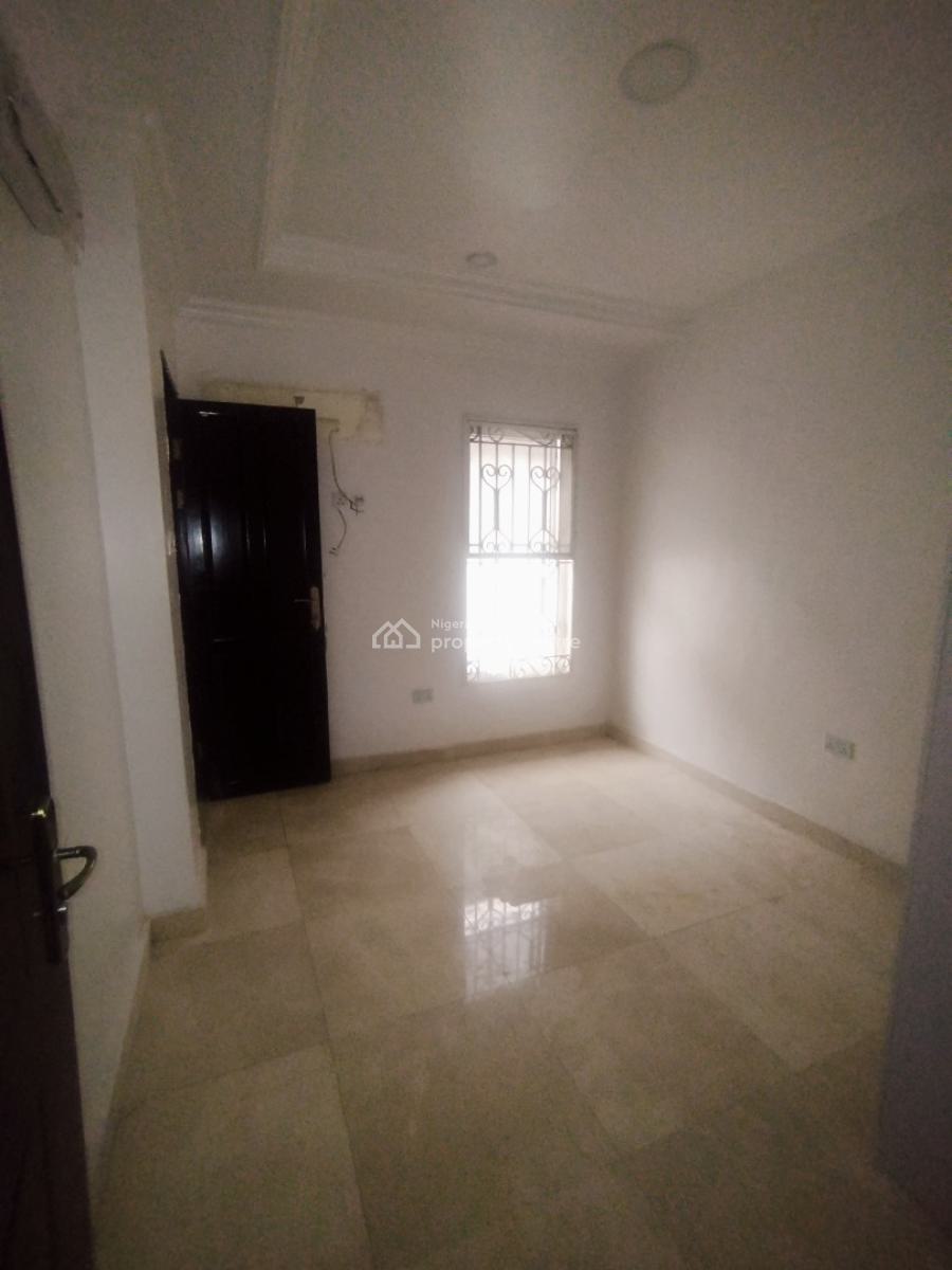 Newly Renovated, Fully Serviced 3-bedroom Penthouse with 24/7 Power, Off Admiralty Way, Lekki Phase 1, Lekki, Lagos, Flat / Apartment for Rent