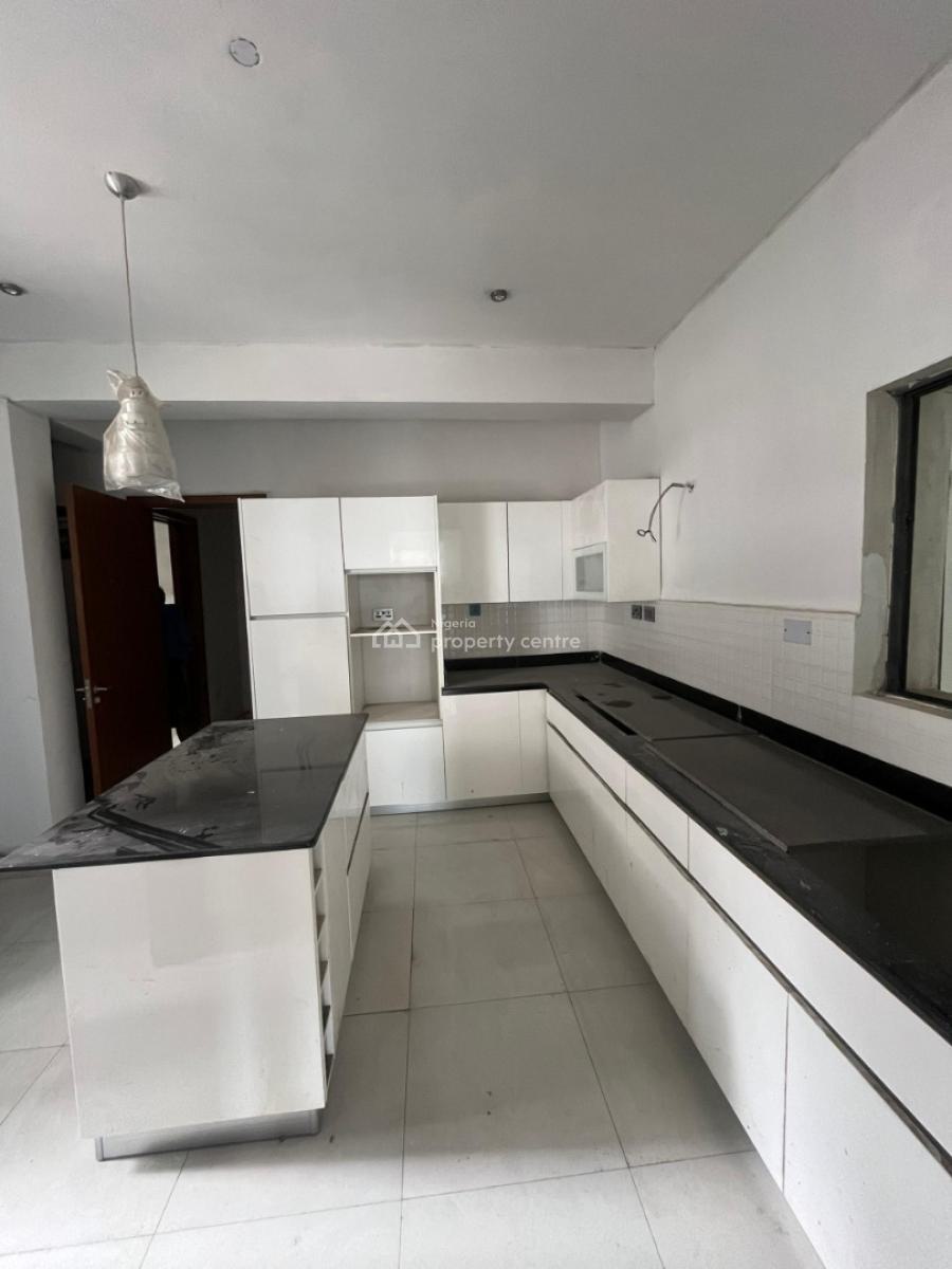 3 Bedroom Maisonette, Lekki Phase 1, Lekki, Lagos, Block of Flats for Sale