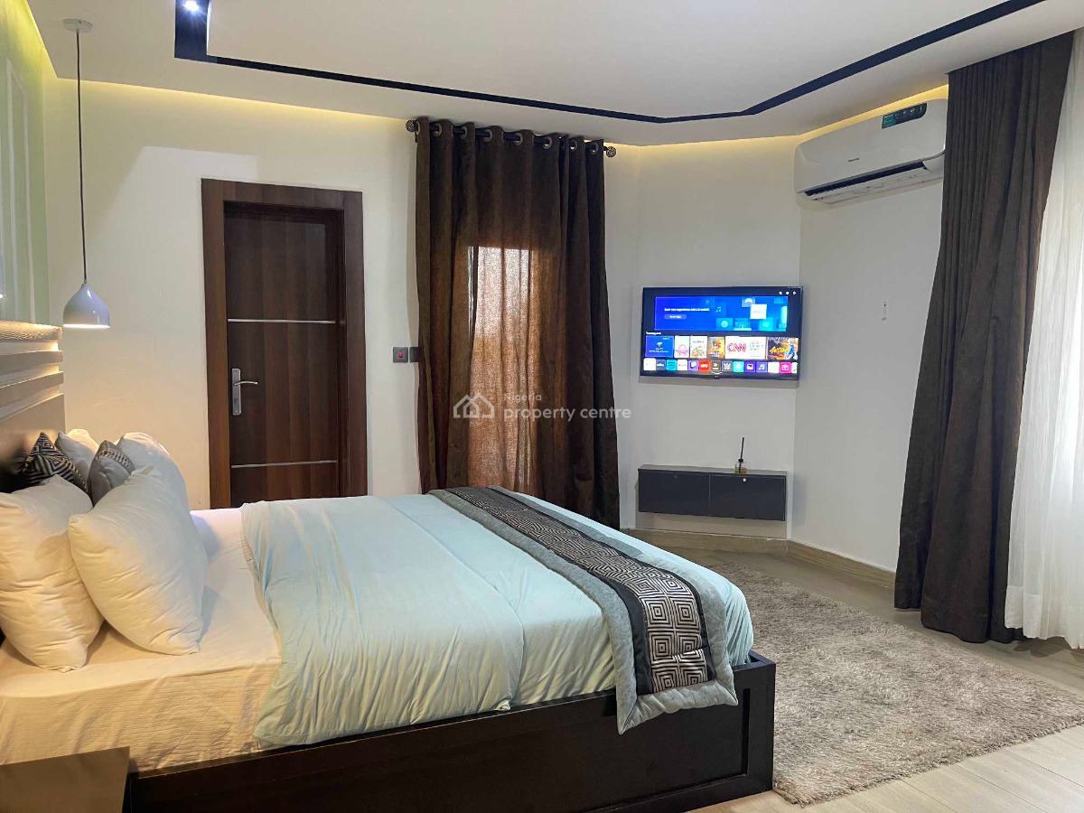 Exquisite 3-bedrooms Waterfront Apartment with Ps5, Pool & Snooker Board, Located at Admiralty Way, Lekki Phase 1, Lekki, Lagos, Flat / Apartment Short Let