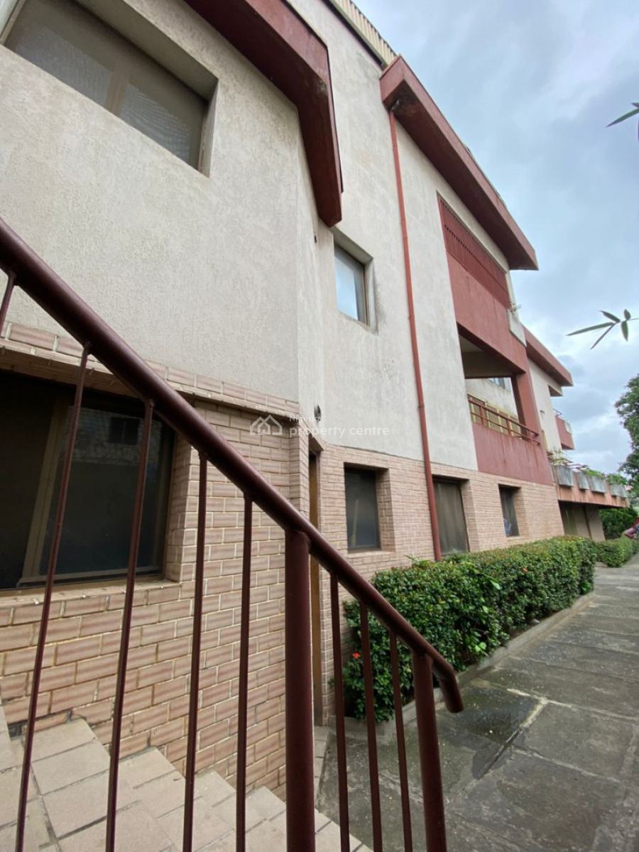 12 Bedroom Detached House ( Modified Layout), Ikeja, Lagos, Detached Duplex for Sale
