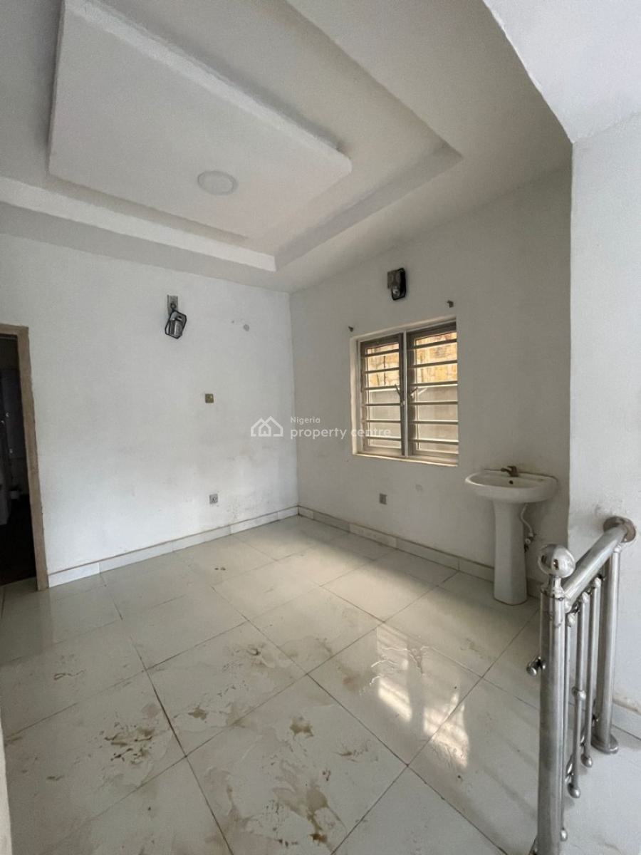 Exquisitely Built Standard 2 Bedroom Flat., Adenuga Street, Kongi, New Bodija, Ibadan, Oyo, Flat / Apartment for Rent