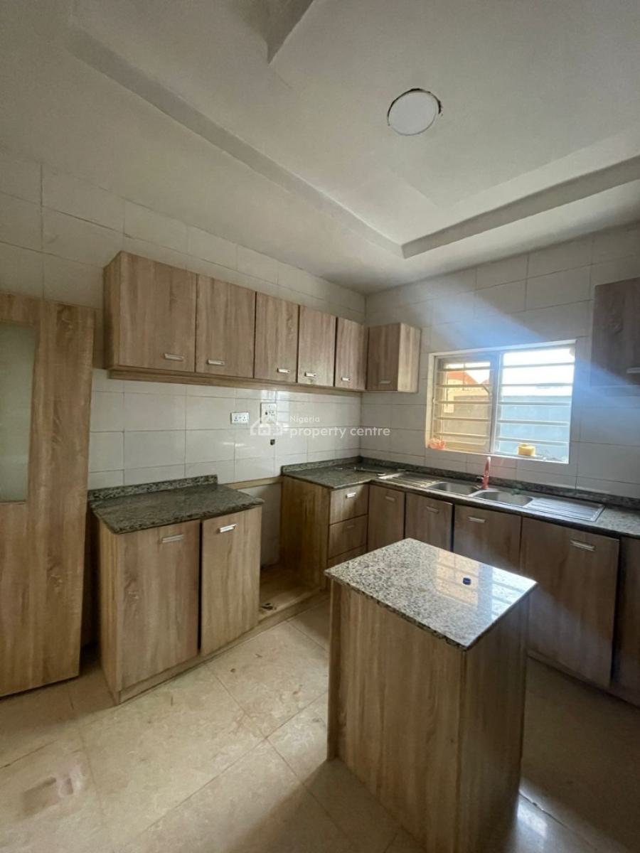 Exquisitely Built Standard 2 Bedroom Flat., Adenuga Street, Kongi, New Bodija, Ibadan, Oyo, Flat / Apartment for Rent