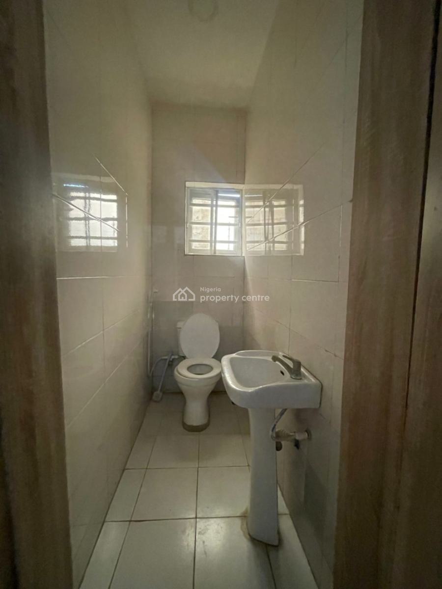 Exquisitely Built Standard 2 Bedroom Flat., Adenuga Street, Kongi, New Bodija, Ibadan, Oyo, Flat / Apartment for Rent