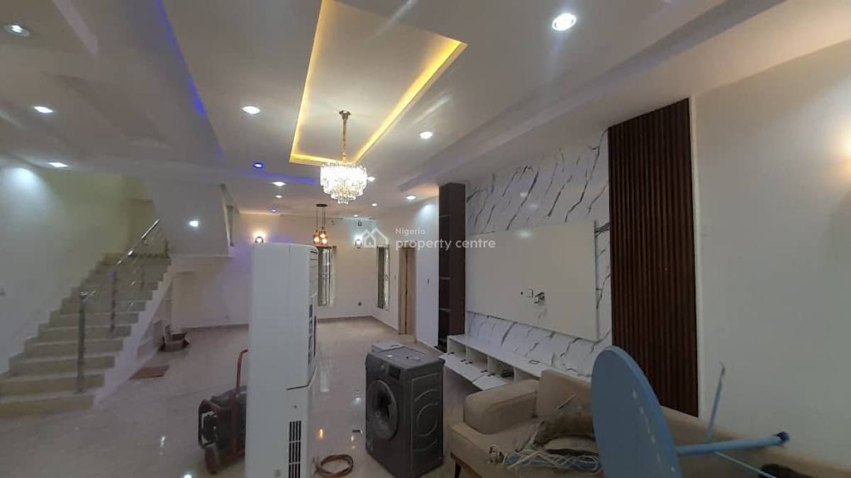 Standard 3-bedroom Penthouse, Emmanuel Mbaka Rd, Lugbe District, Abuja, House for Rent