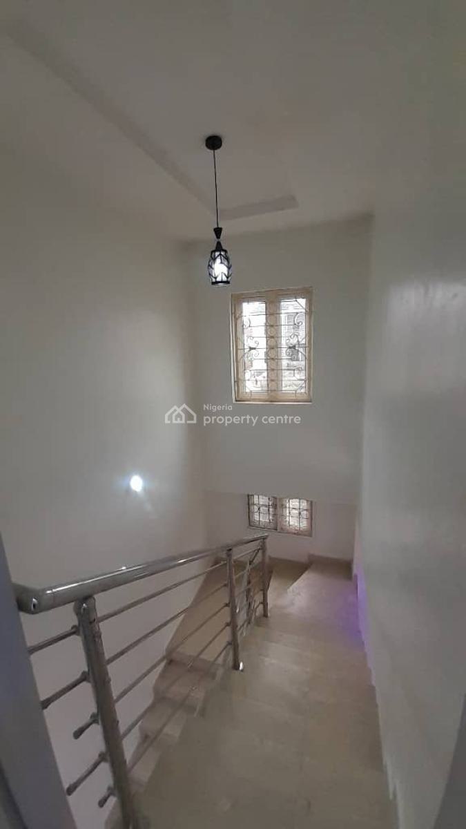 Standard 3-bedroom Penthouse, Emmanuel Mbaka Rd, Lugbe District, Abuja, House for Rent