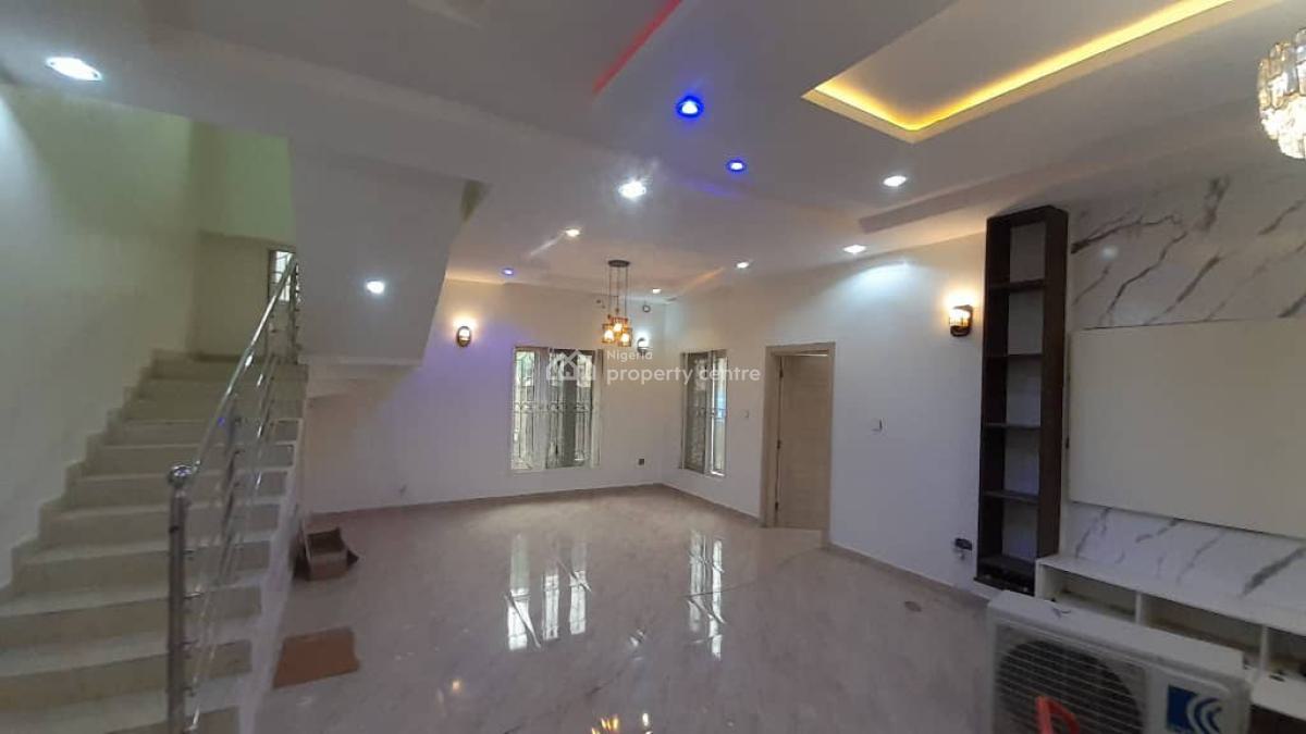 Standard 3-bedroom Penthouse, Emmanuel Mbaka Rd, Lugbe District, Abuja, House for Rent