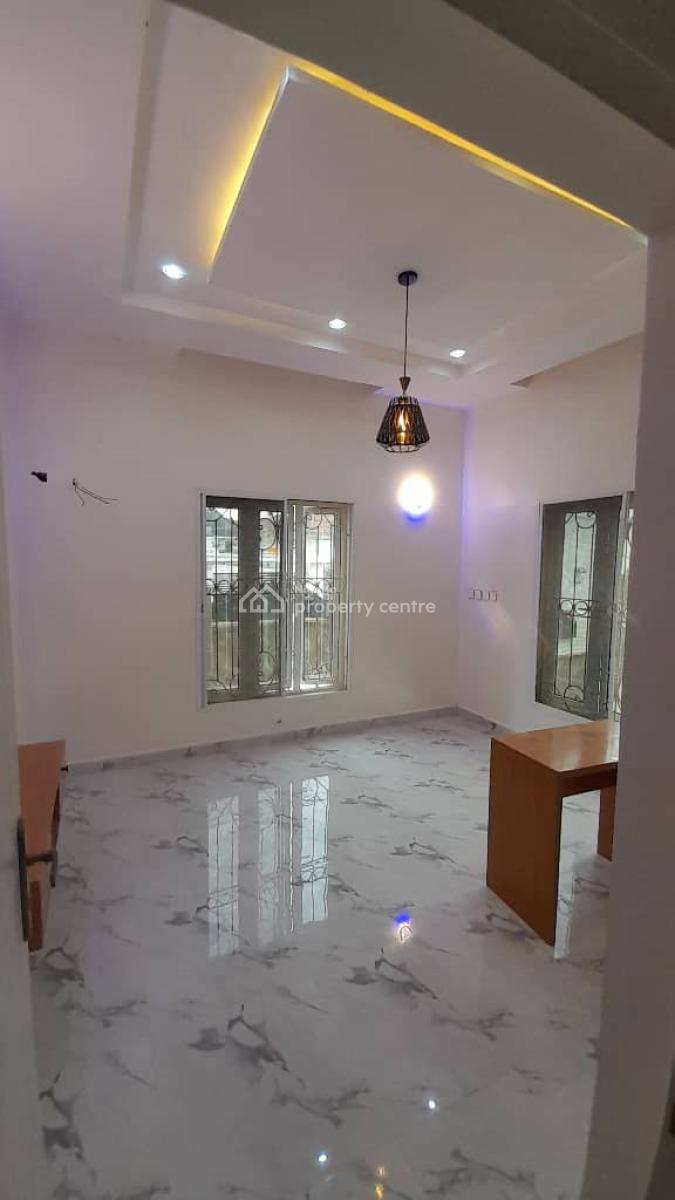 Standard 3-bedroom Penthouse, Emmanuel Mbaka Rd, Lugbe District, Abuja, House for Rent