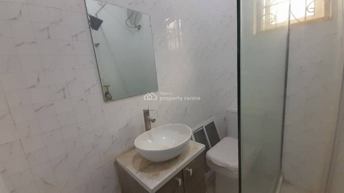 Standard 3-bedroom Penthouse, Emmanuel Mbaka Rd, Lugbe District, Abuja, House for Rent