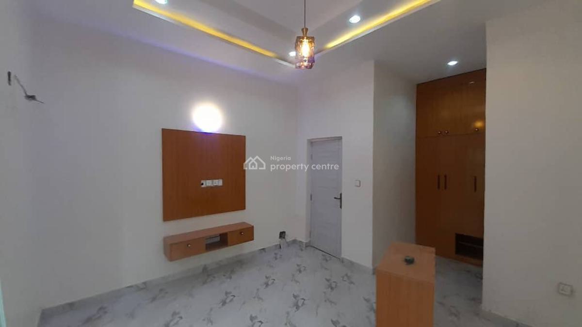 Standard 3-bedroom Penthouse, Emmanuel Mbaka Rd, Lugbe District, Abuja, House for Rent