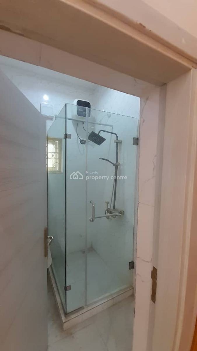 Standard 3-bedroom Penthouse, Emmanuel Mbaka Rd, Lugbe District, Abuja, House for Rent