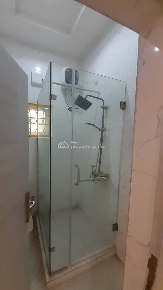 Standard 3-bedroom Penthouse, Emmanuel Mbaka Rd, Lugbe District, Abuja, House for Rent