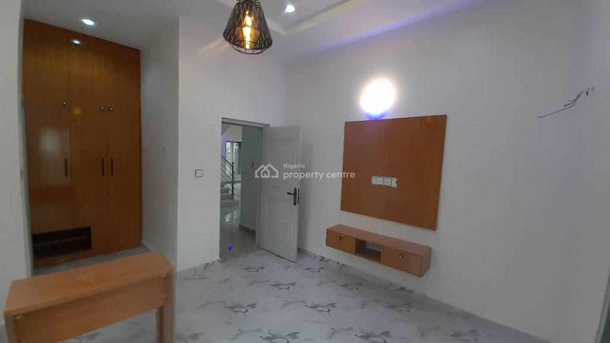 Standard 3-bedroom Penthouse, Emmanuel Mbaka Rd, Lugbe District, Abuja, House for Rent