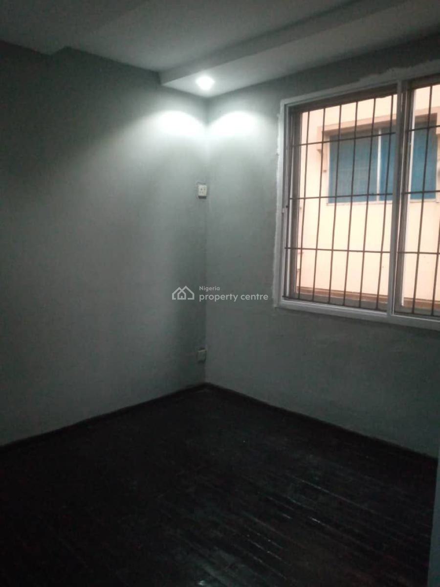 Lovely 2bedroom Flat, Oyadiran Estate,, Sabo, Yaba, Lagos, Flat / Apartment for Rent