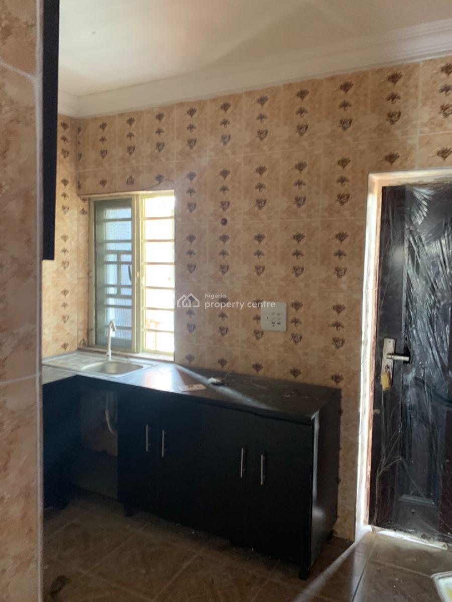 Luxury Brand New 2 Bedroom Flat Downstairs, Mobil Road Ilaje, Ajah, Lagos, Flat / Apartment for Rent