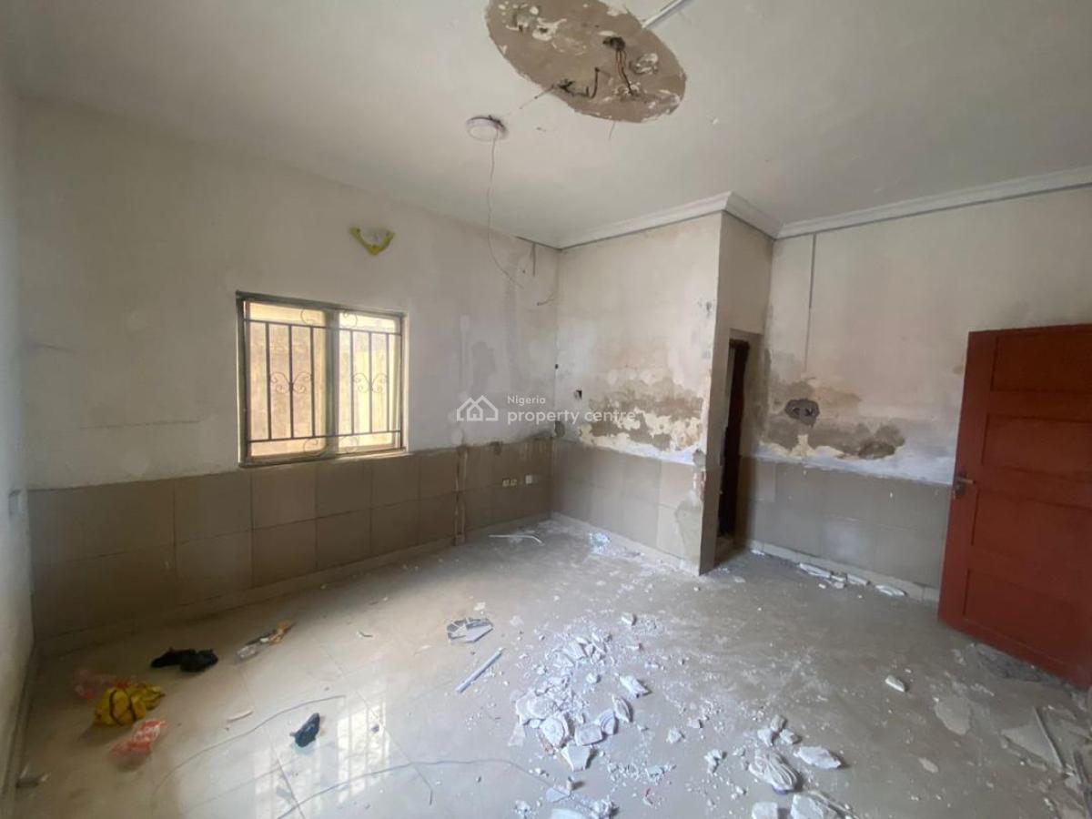 12 Rooms Detached House + Warehouse, Agboyi Road, Ori-oke, Ogudu, Lagos, Detached Duplex for Rent