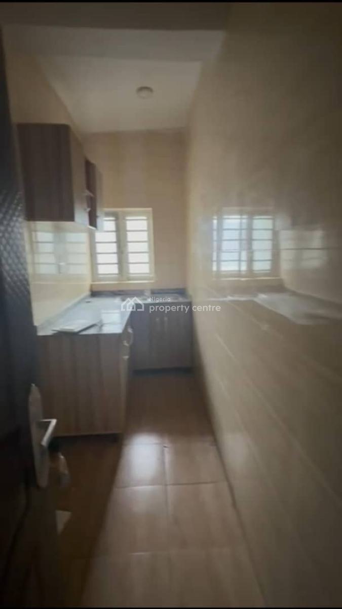 Lovely 2 Bedroom Flat, Omilani Street, Ijesha, Surulere, Lagos, Flat / Apartment for Rent