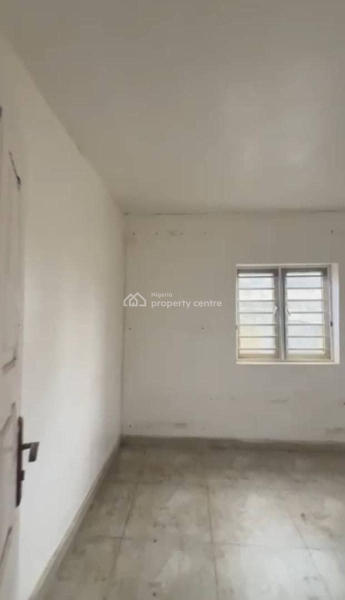 Lovely 2 Bedroom Flat, Omilani Street, Ijesha, Surulere, Lagos, Flat / Apartment for Rent