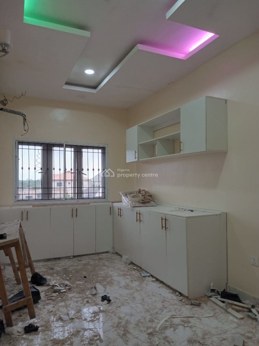 4 Bedroom Flat Upstairs Spacious, Ogombo, Ajah, Lagos, Flat / Apartment for Rent
