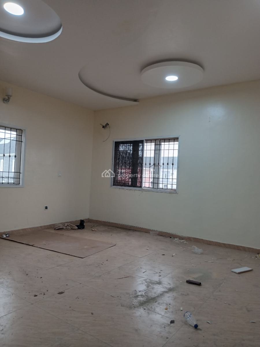 4 Bedroom Flat Upstairs Spacious, Ogombo, Ajah, Lagos, Flat / Apartment for Rent