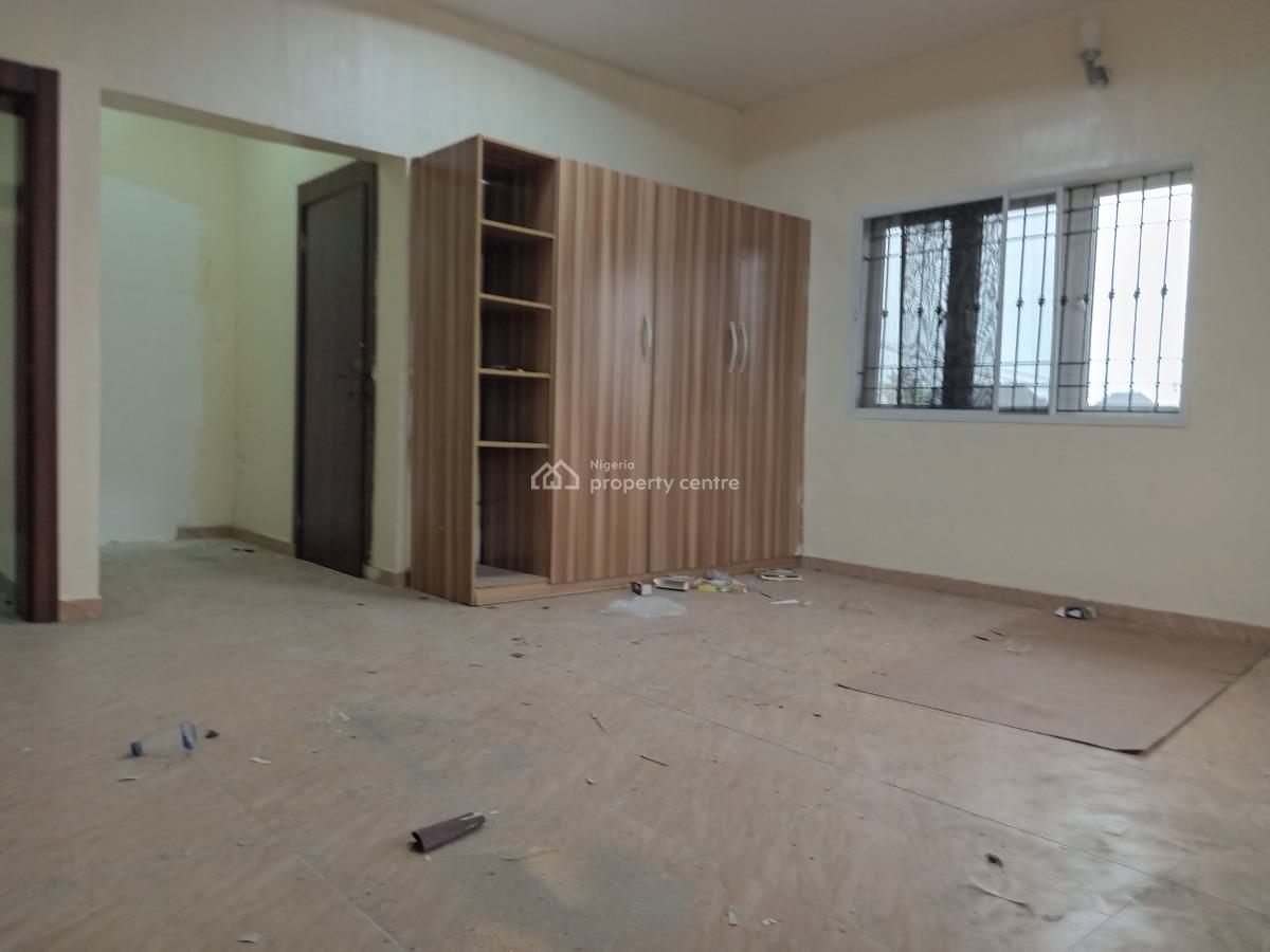 4 Bedroom Flat Upstairs Spacious, Ogombo, Ajah, Lagos, Flat / Apartment for Rent