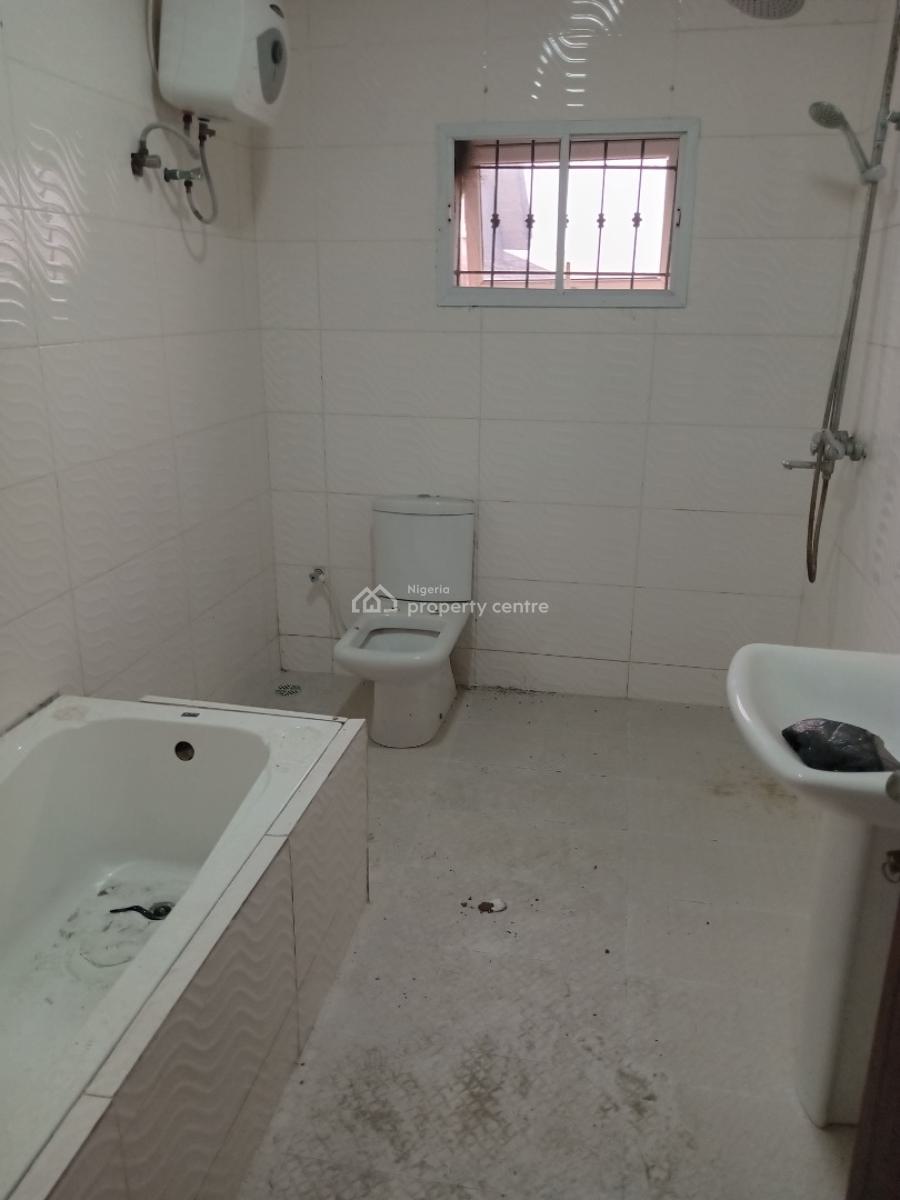 4 Bedroom Flat Upstairs Spacious, Ogombo, Ajah, Lagos, Flat / Apartment for Rent