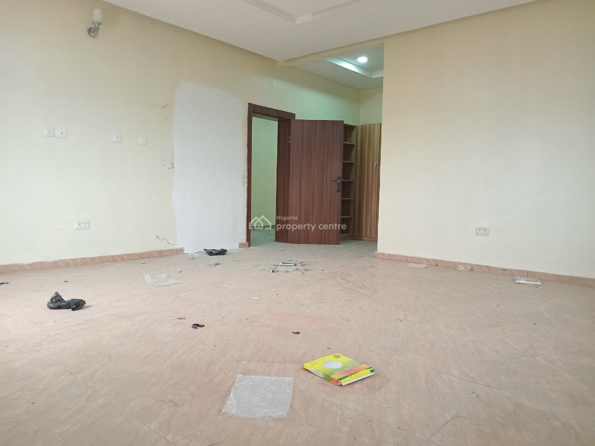 4 Bedroom Flat Upstairs Spacious, Ogombo, Ajah, Lagos, Flat / Apartment for Rent