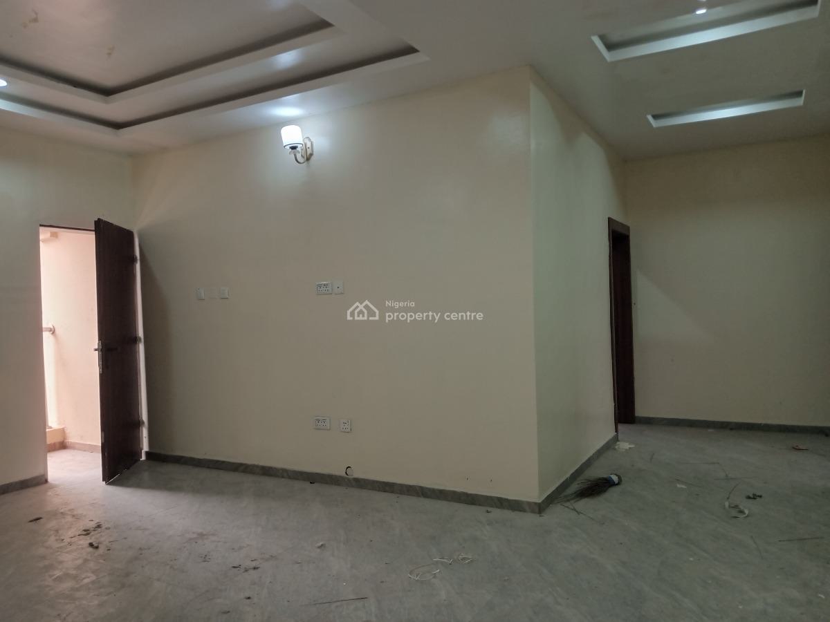 4 Bedroom Flat Upstairs Spacious, Ogombo, Ajah, Lagos, Flat / Apartment for Rent