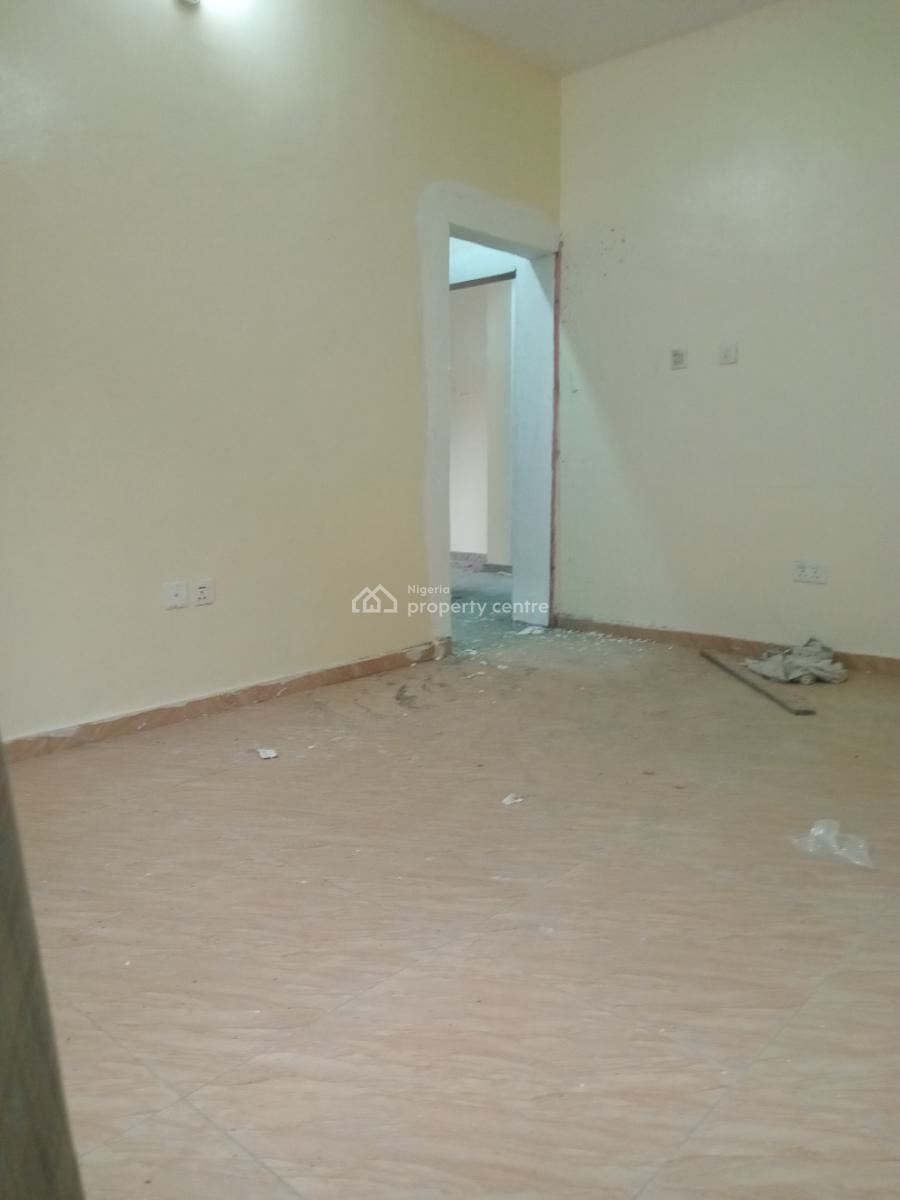 4 Bedroom Flat Upstairs Spacious, Ogombo, Ajah, Lagos, Flat / Apartment for Rent