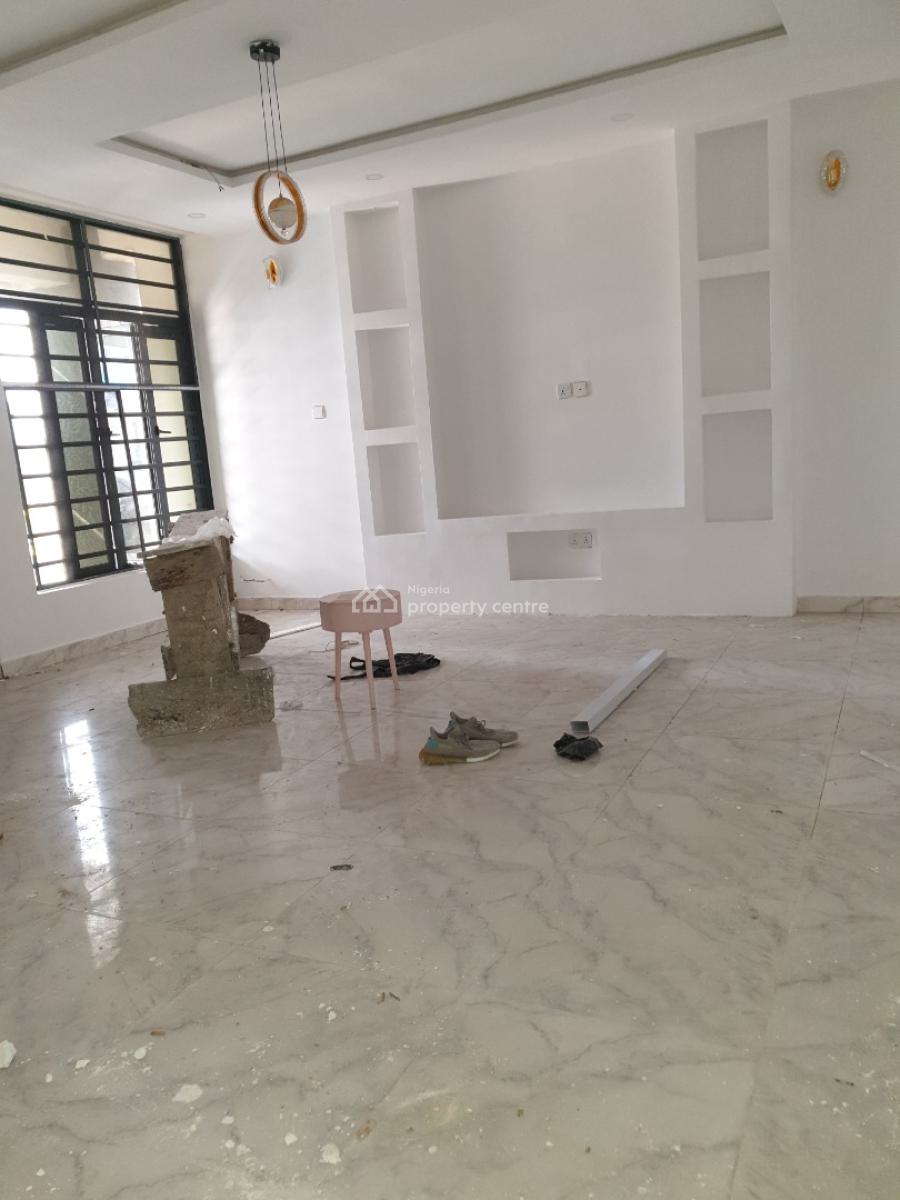 Spacious Service 3 Bedroom Masonette with Bq, Ologolo, Lekki, Lagos, Flat / Apartment for Rent