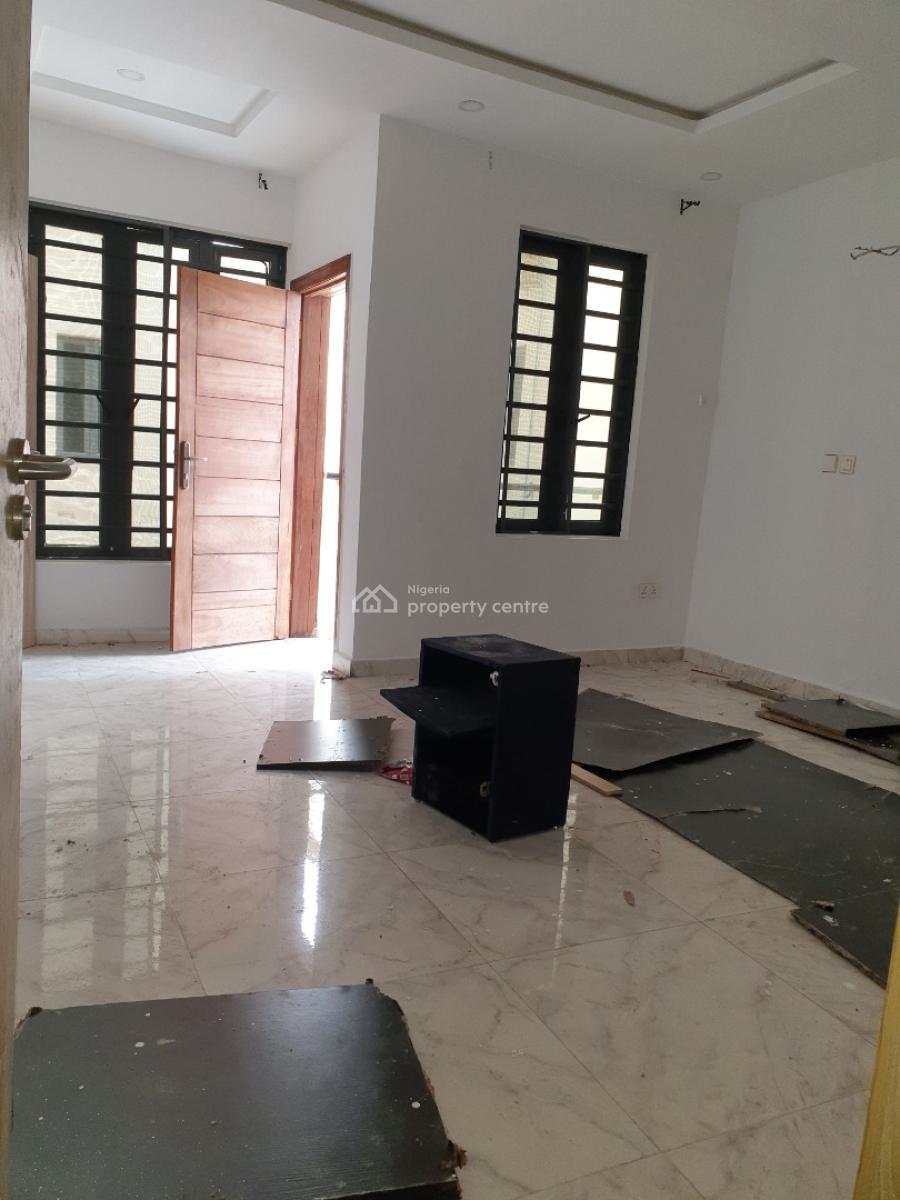 Spacious Service 3 Bedroom Masonette with Bq, Ologolo, Lekki, Lagos, Flat / Apartment for Rent